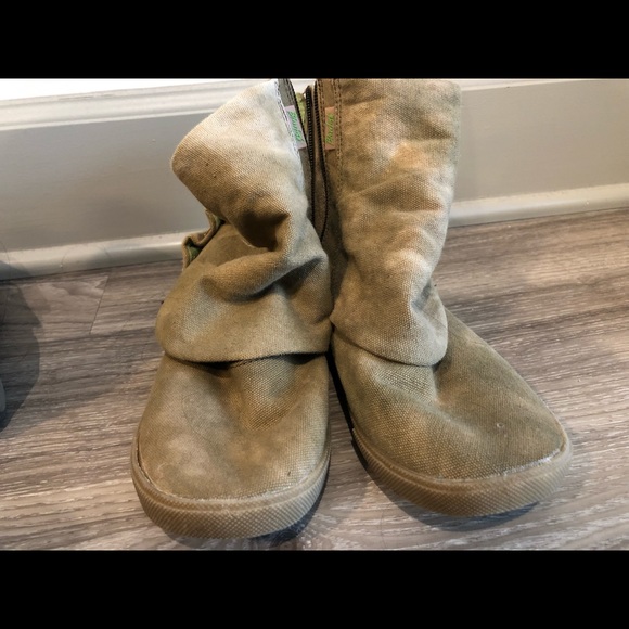 Blowfish Rabbit Bootie - Picture 1 of 4
